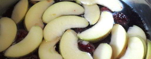 Шаг 2: компота из терна, яблок и ежевики с мятой и лимоном