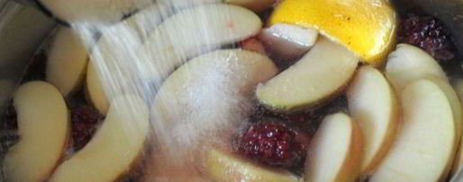 Шаг 3: компота из терна, яблок и ежевики с мятой и лимоном