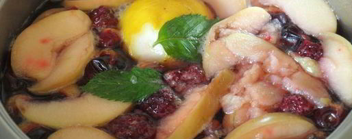 Шаг 4: компота из терна, яблок и ежевики с мятой и лимоном