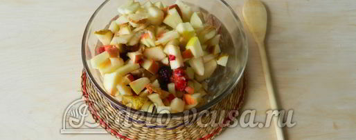 Шаг 1: компота из яблок, груш и ягод