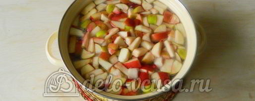 Шаг 3: компота из яблок, груш и ягод