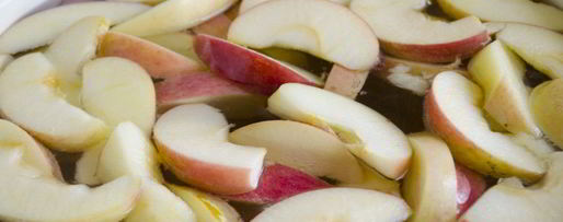 Шаг 2: компота из яблок и алычи