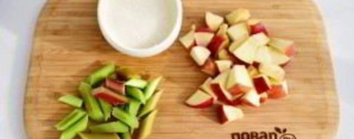 Шаг 1: компота с ревенем и яблоками