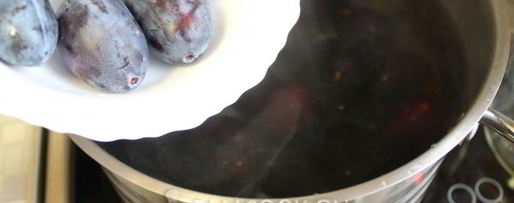 Шаг 7: сливового компота с косточками на зиму