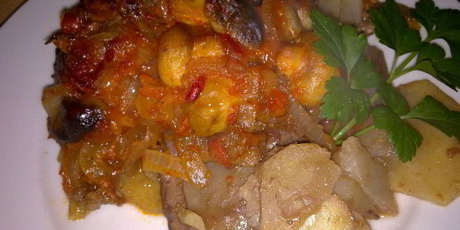 Рецепт баранины, запеченой под острым соусом из лечо