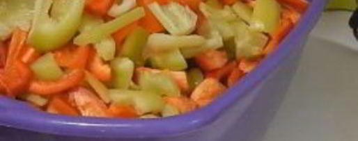 Шаг 1: лечо на зиму с томатной пастой