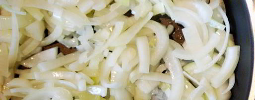 Шаг 2: лечо с колбасой