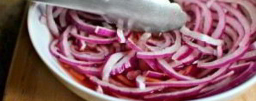 Шаг 5: маринованного красного лука