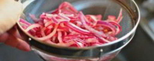 Шаг 6: маринованного красного лука