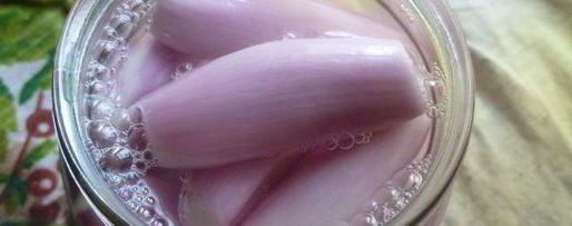 Шаг 3: маринованного лука с перцем и базиликом