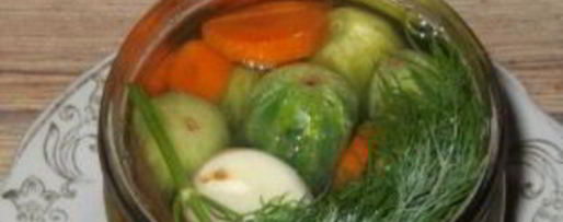 Шаг 6: маринованных огурцов с морковкой и луком