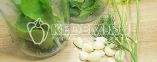 Шаг 2: маринованных огурцов в литровых банках