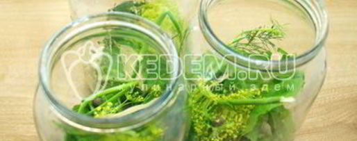 Шаг 4: маринованных огурцов в литровых банках