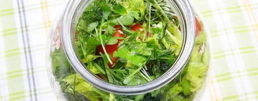 Шаг 11: помидоров, квашенных с чесноком и зеленью