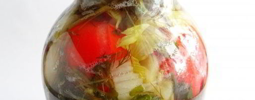 Шаг 14: помидоров, квашенных с чесноком и зеленью