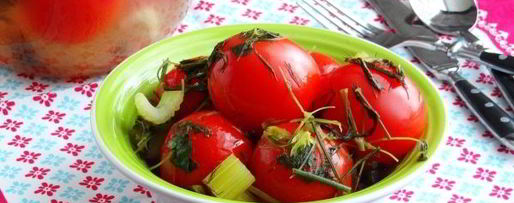 Шаг 16: помидоров, квашенных с чесноком и зеленью