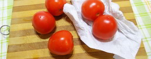 Шаг 3: помидоров, квашенных с чесноком и зеленью