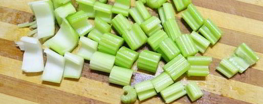 Шаг 6: помидоров, квашенных с чесноком и зеленью