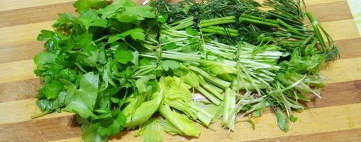 Шаг 7: помидоров, квашенных с чесноком и зеленью