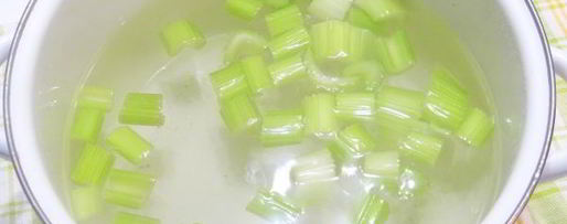 Шаг 8: помидоров, квашенных с чесноком и зеленью