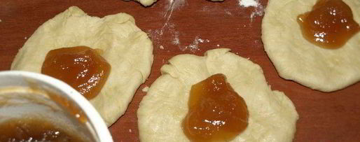 Шаг 7: булочек с яблочным повидлом