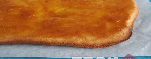 Шаг 8: рулета с повидлом и арахисом