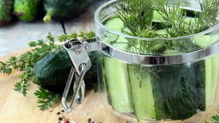 Рецепт Быстрых малосольных огурцов с горчицей