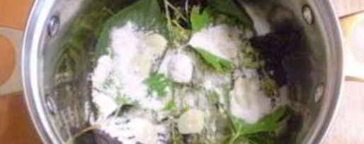 Шаг 1: малосольных огурчиков в кастрюле