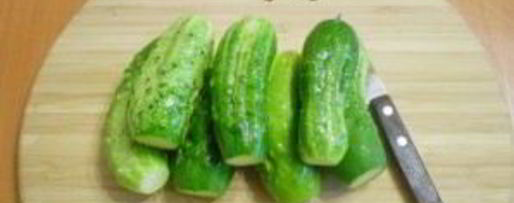 Шаг 2: малосольных огурчиков в кастрюле