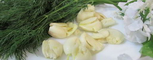 Шаг 1: малосольных огурчиков в минеральной воде