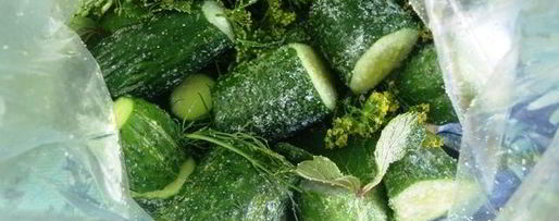 Шаг 1: малосольных огурчиков