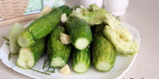 Рецепт малосольных огурцов с молодой капустой