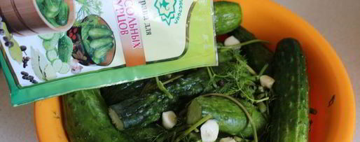 Шаг 3: малосольных огурцов с молодой капустой