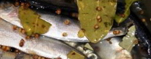 Шаг 1: салаки пряного посола