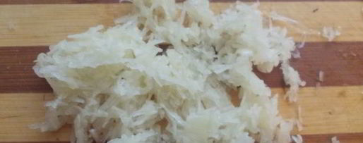 Шаг 1: сала соленого со специями и чесноком