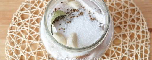 Шаг 8: сала в рассоле в банке