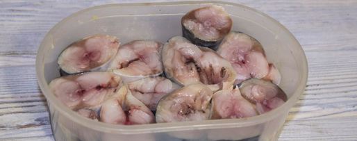 Шаг 2: слабосоленой скумбрии