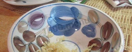 Шаг 1: соленого сала с перцем и чесноком