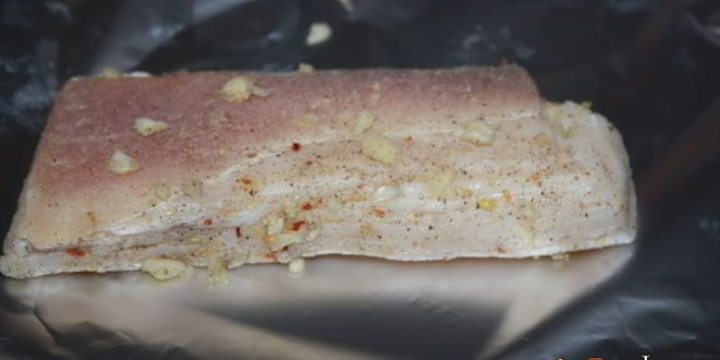 Рецепт вкусного домашнего сала с чесноком и белым перцем