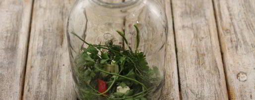 Шаг 1: соленых огурцов в банке на зиму