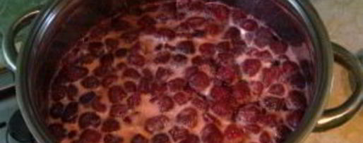 Шаг 3: клубничного варенья с целыми ягодами