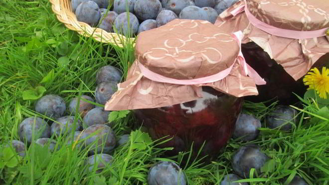 Рецепт Сливового варенья с пряностями в вине