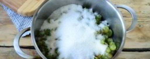 Шаг 1: варенья из крыжовника изумрудное