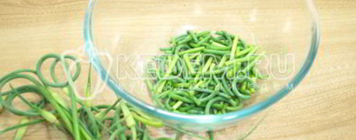 Шаг 1: закусочных чесночных стрелок