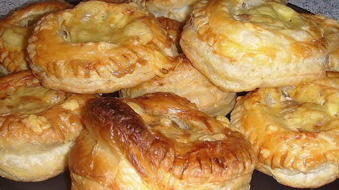 Рецепт Беляшей из слоеного теста