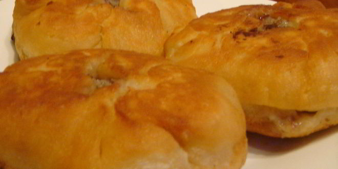 Рецепт беляшей с салатом и бакинских помидоров, сладкого лука и наршараба