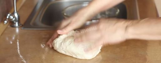 Шаг 2: хрустящих беляшей с мясом на дрожжевом тесте