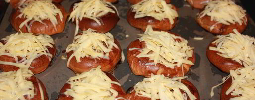 Шаг 6: ленивых беляшей под сырной шапочкой