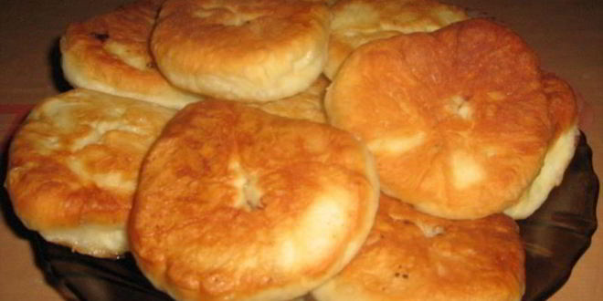 Рецепт пышных беляшей с мясом на сковороде