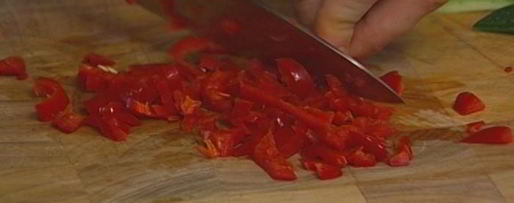 Шаг 1: брускетты из цукини со шпинатом